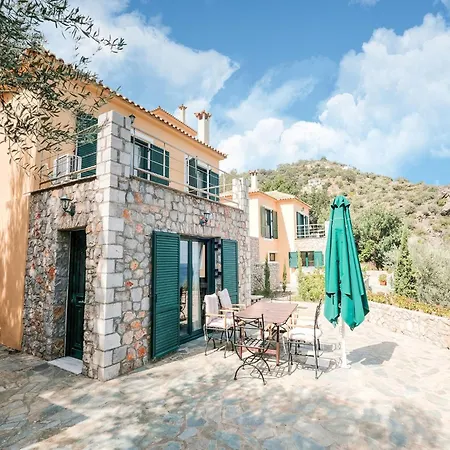 In Near Kissakas Pera Melana