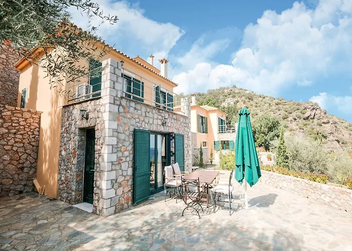 In Near Kissakas Pera Melana