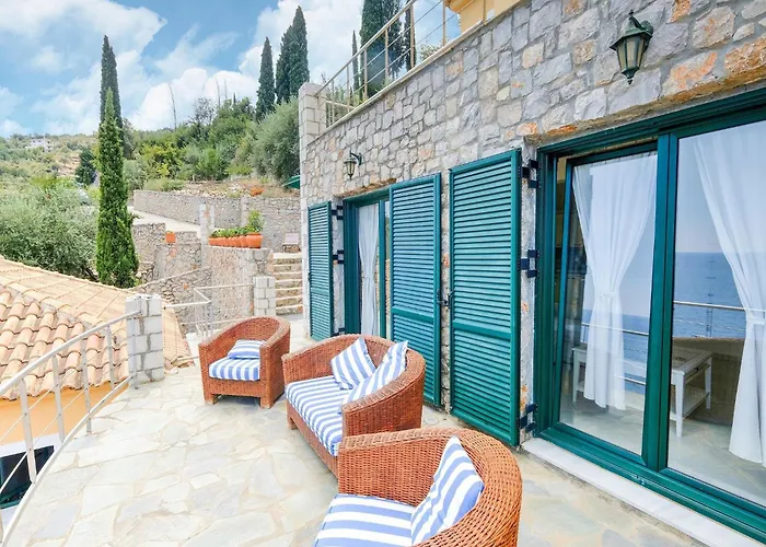 In Near Kissakas Pera Melana