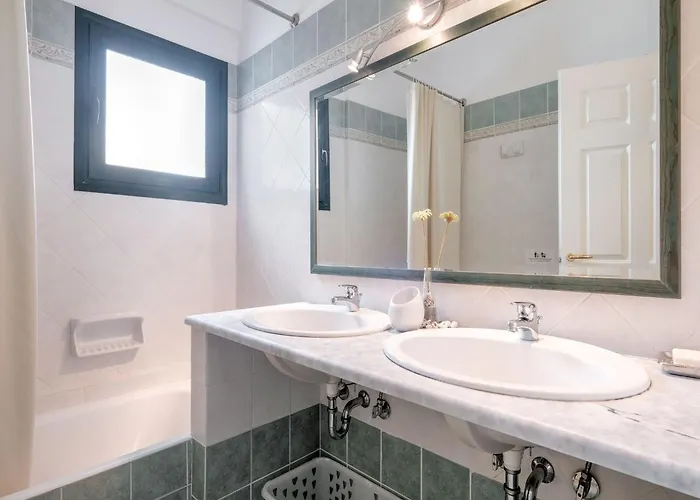 In Near Kissakas 빌라 Pera Melana