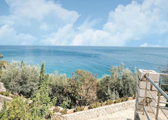 In Near Kissakas * Pera Melana