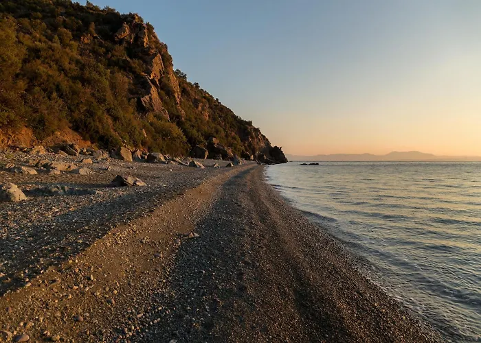 In Near Kissakas * Pera Melana